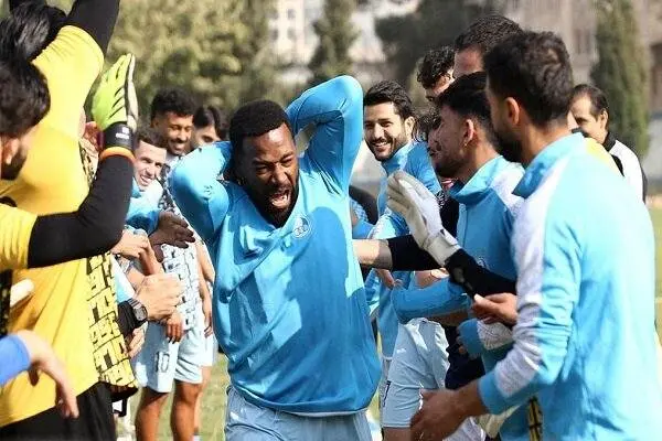 بازگشت نازون به تمرینات استقلال