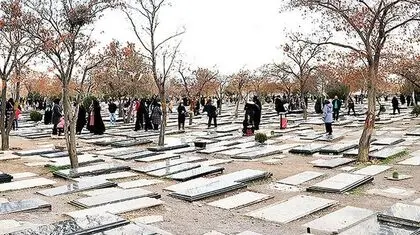 عصر تلخی که به جز خاطره ای قرمز نیست / روایتی از بهشت زهرا یک هفته پس از آن روزها که از آسمان بر سر ایران خون بارید