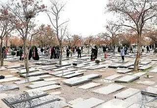 عصر تلخی که به جز خاطره ای قرمز نیست / روایتی از بهشت زهرا یک هفته پس از آن روزها که از آسمان بر سر ایران خون بارید