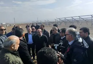 بازدید معاون وزیر نیرو و رئیس ساتبا از پروژه ۱۲۰ مگاواتی در منطقه جلفا