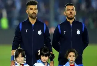 قلم قرمز ساپینتو روی نام ۲ بازیکن