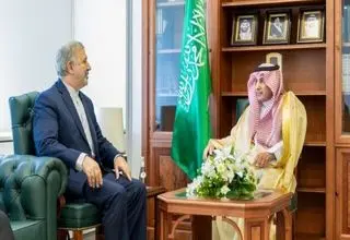 ایران و عربستان درباره ارتقای روابط دوجانبه رایزنی کردند