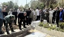 پیکر جواد مجابی در امام‌زاده طاهر آرام گرفت