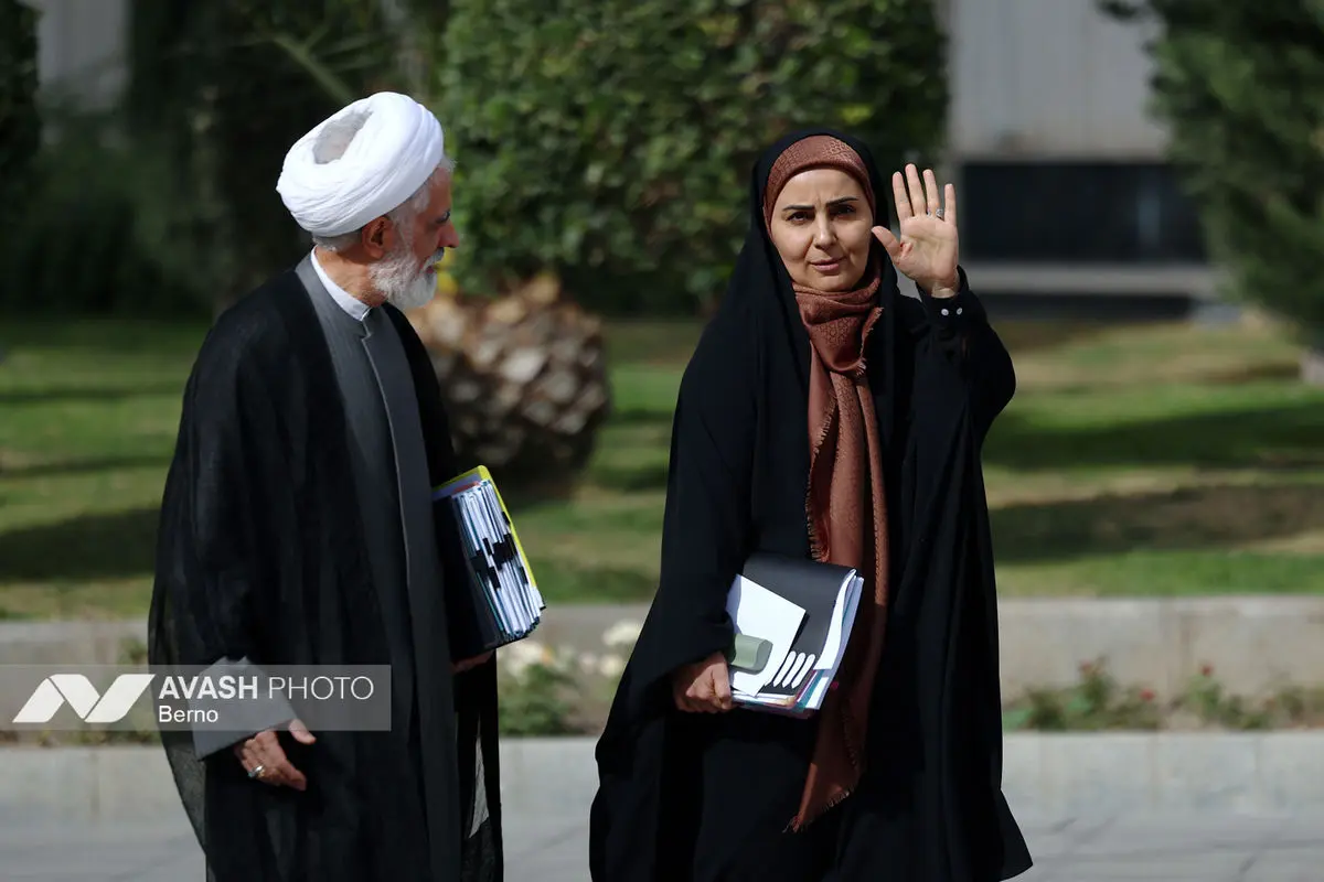 اعضای هیأت دولت در جمع خبرنگاران