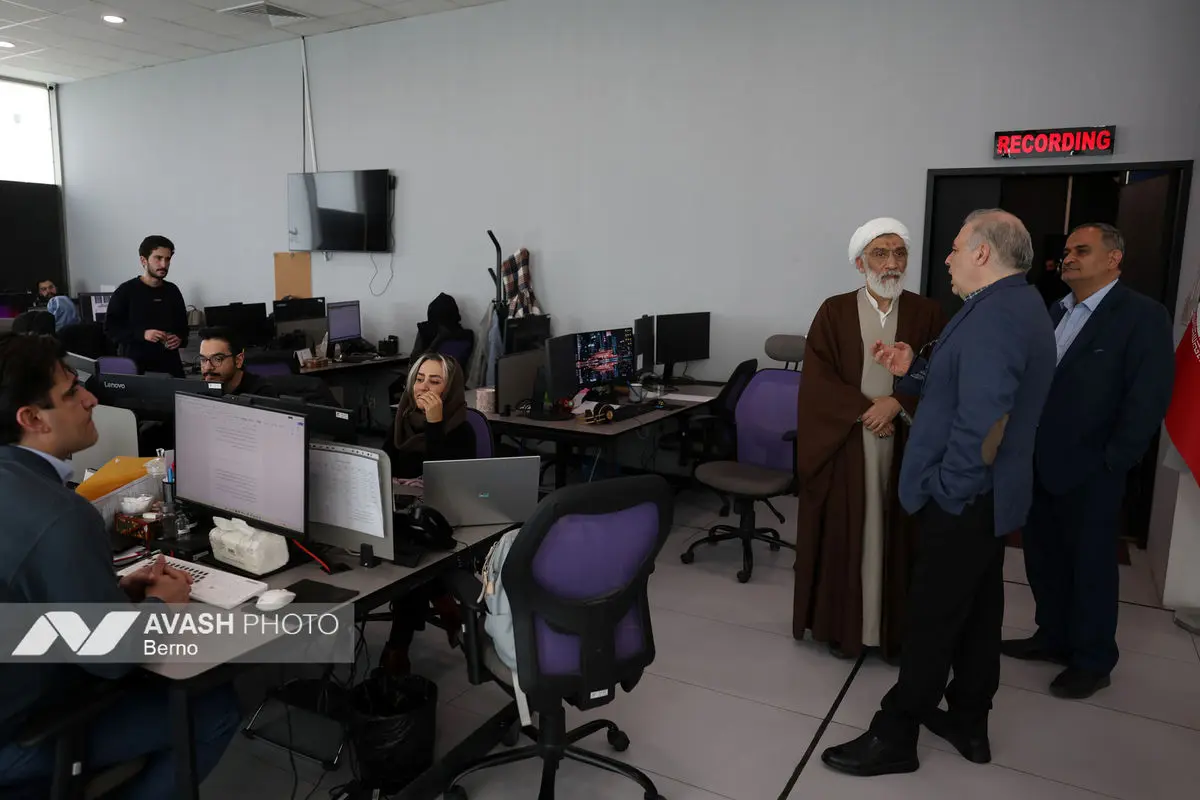 بازدید مصطفی پورمحمدی  از تحریریه آوش