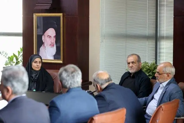 بازدید سرزده پزشکیان از وزارت راه و شهرسازی