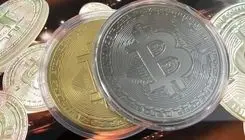 کاهش قیمت بیت‌کوین در معاملات ۱۷ دی؛ جدول نرخ سایر رمزارزها