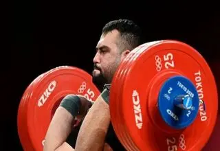 علی داوودی: امیدوارم مسئولان در سال ۴۰۴ کنار ما باشند نه مقابل‌مان!