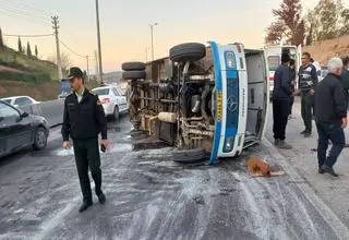 27 کشته و زخمی در واژگونی یک دستگاه مینی‌بوس