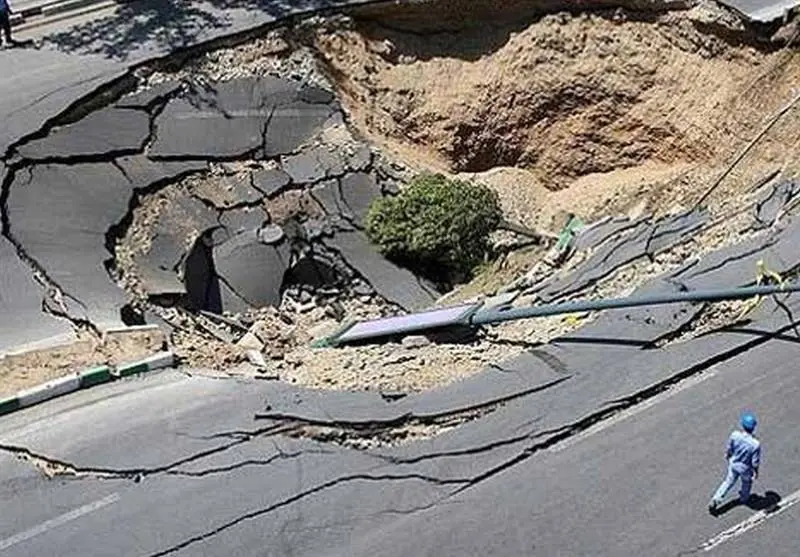 فرسودگی لولههای آب، یکی از دلایل فرونشست زمین