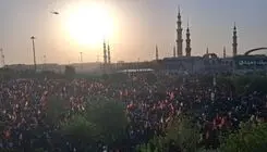 آیین بزرگداشت رهبر شهید انقلاب در حرم حضرت معصومه (س) برگزار شد