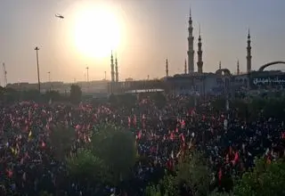 آیین بزرگداشت رهبر شهید انقلاب در حرم حضرت معصومه (س) برگزار شد