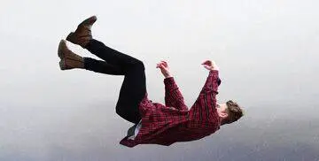 چرا گاهی خواب میبینیم که از ارتفاعی سقوط میکنیم؟
