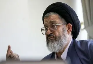 کارتر گفت که به‌خاطر جمله «آمریکا هیچ غلطی نمی‌تواند کند»، امام خمینی گریه کردم