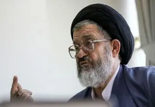 کارتر گفت که به‌خاطر جمله «آمریکا هیچ غلطی نمی‌تواند کند»، امام خمینی گریه کردم