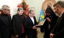 دیدار عراقچی از کلیسای ارامنه در آستانه سال نو میلادی