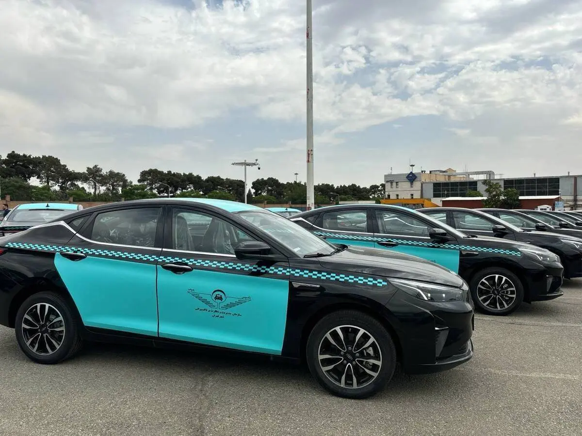 کمبود ایستگاه‌های شارژ برای رانندگان تاکسی برقی تهران