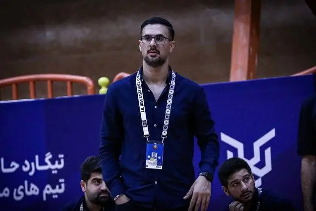 مربی تیم بسکتبال رعد پدافند هوایی میگوید: فاصله تجربه میان بازیکنان اصلی و ذخیره، عامل افت ما در میانه بازی‌هاست 