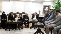 عارف با خانواده شهید رئیسی دیدار کرد 