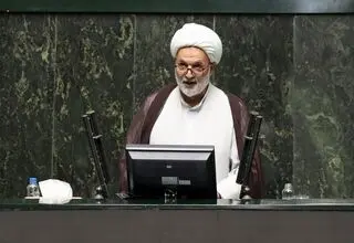 واکنش تند نماینده قم به دیدار ترامپ و جولانی