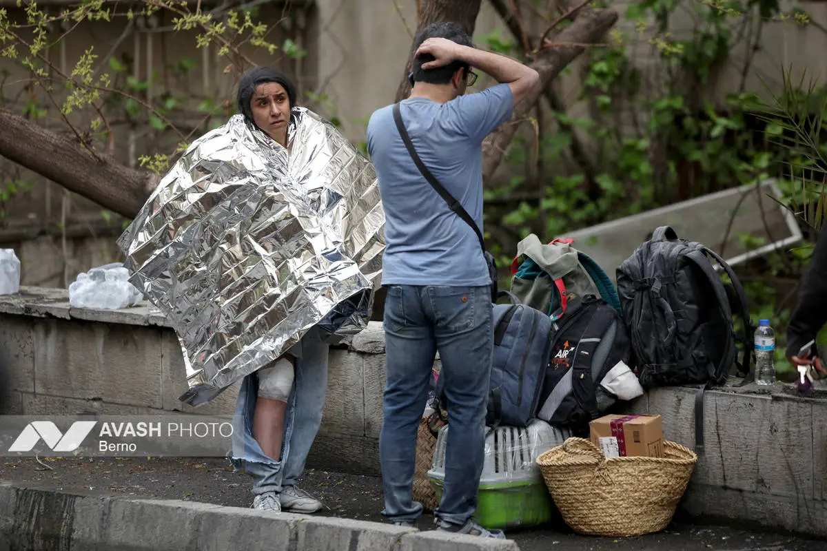 نجات ۸۰۰ مصدوم زنده از زیر آوار در تهران 