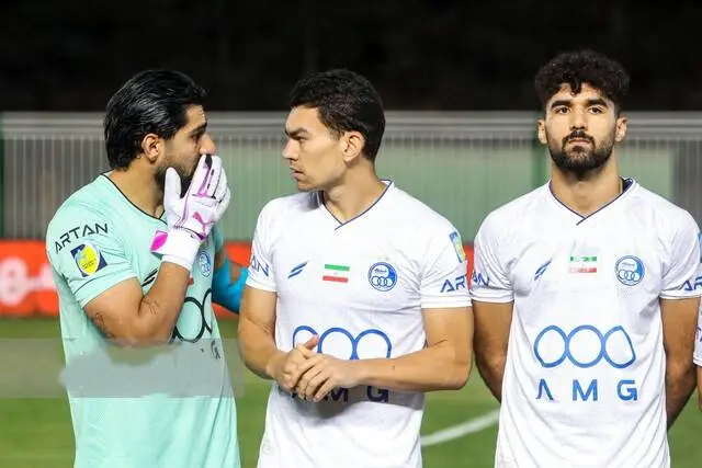 مدافع استقلال در آستانه محرومیت