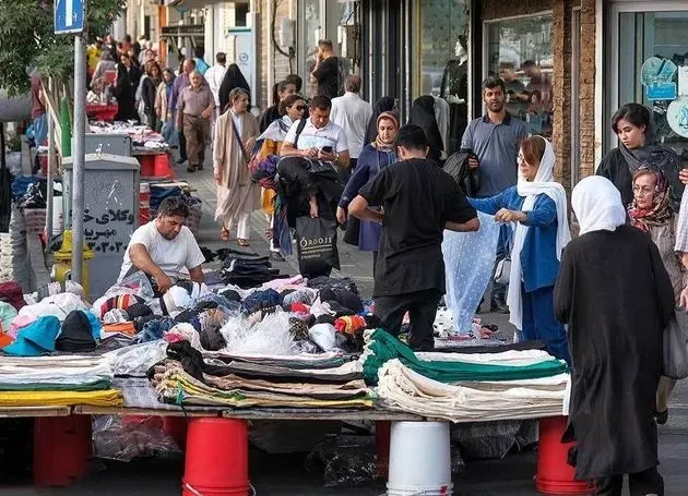 دستفروشی در پیاده‌روها؛ پناهگاه اقتصاد بی‌پناه مانده!