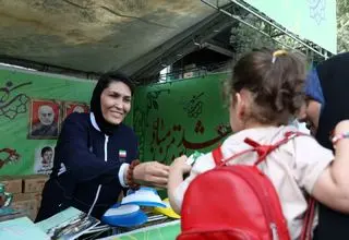 گردهمایی جامعه ورزش بانوان در میدان انقلاب +فیلم
