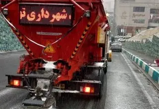 معابر برفی تهران برای نخستین بار «فرچه برفروب» پاک شدند