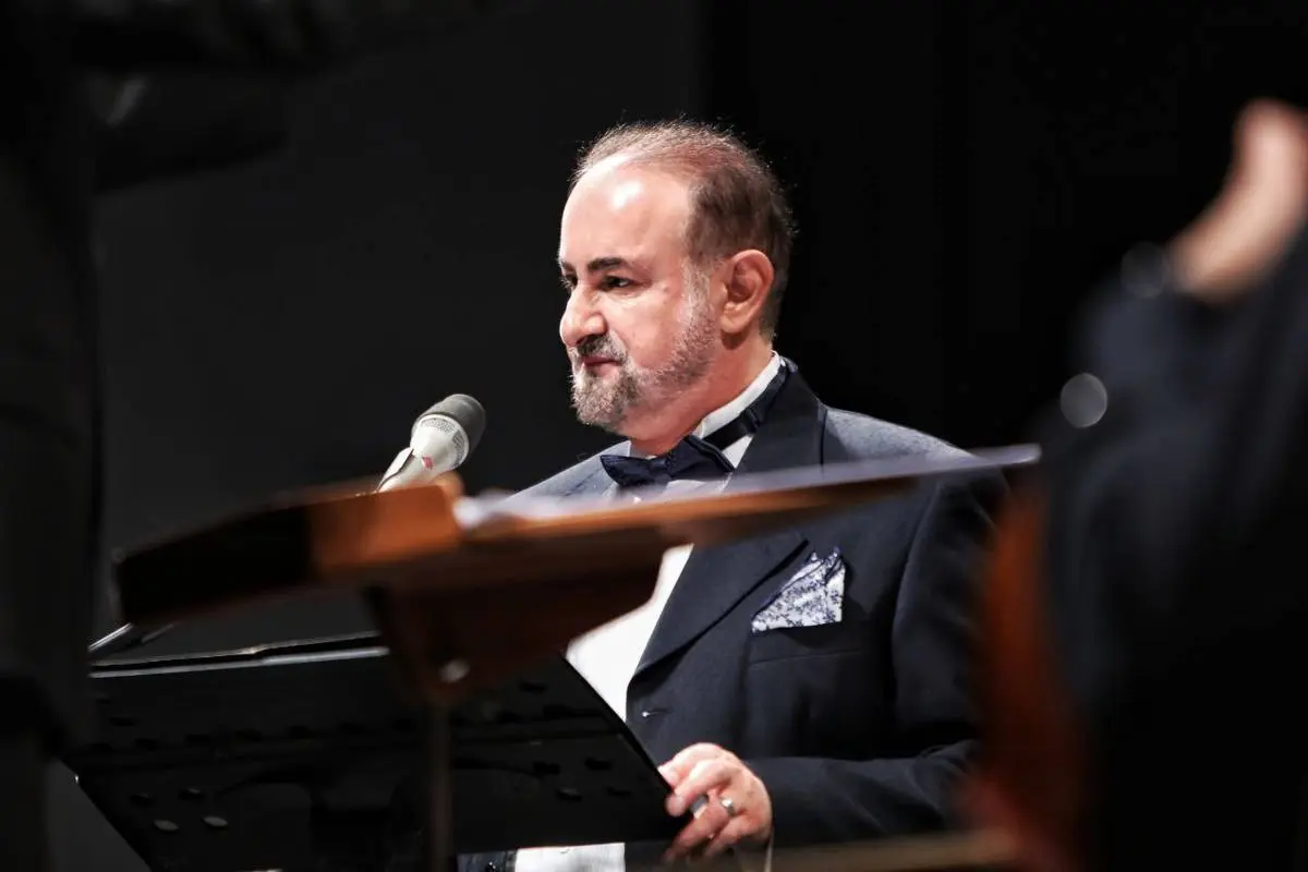 «عبدالحسین مختاباد» ارکستر موسیقی ملی ایران را همراهی کرد