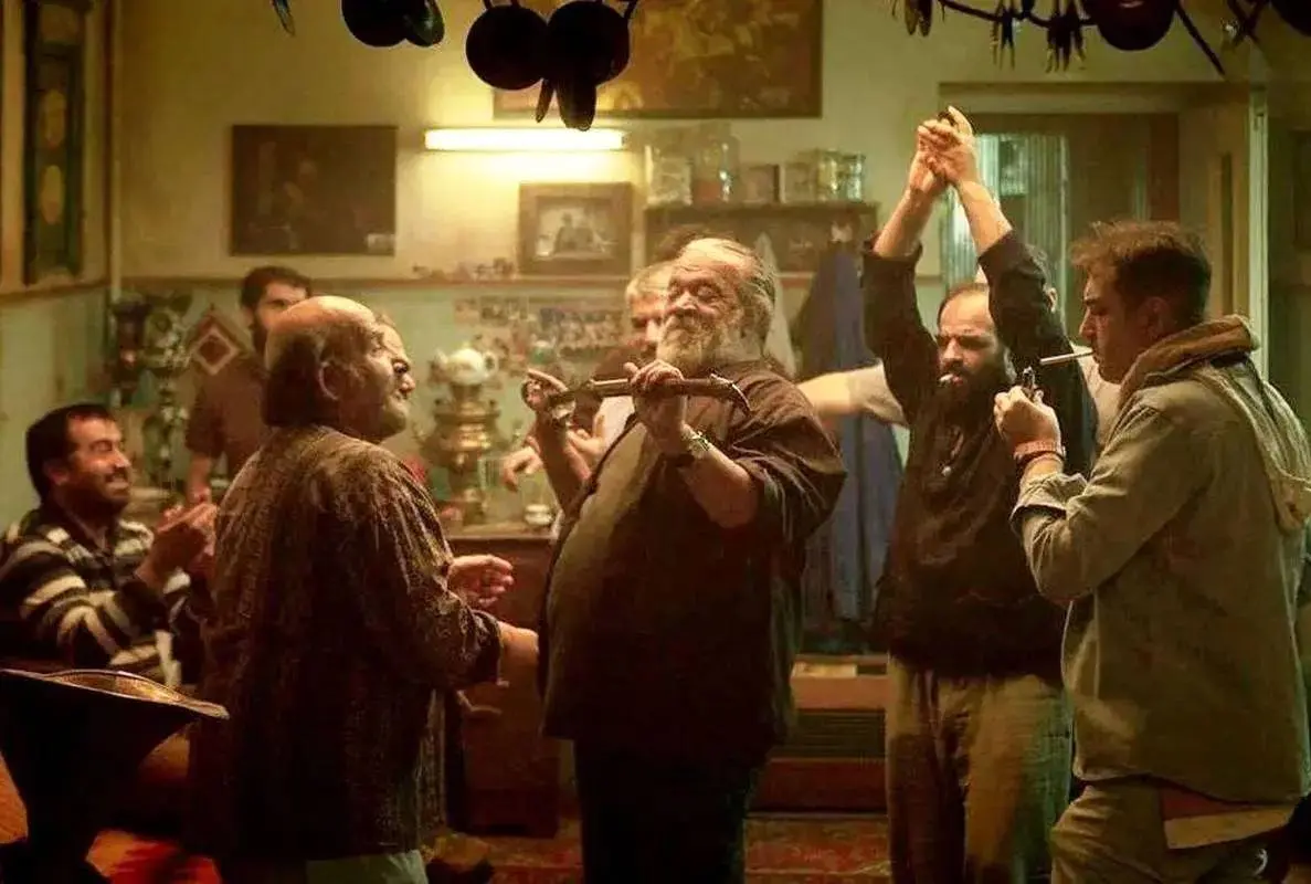 اکتای براهنی: پیرپسر را قانونی تماشا کنید