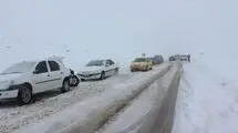 بارش برف یک محور ارتباطی را مسدود کرد