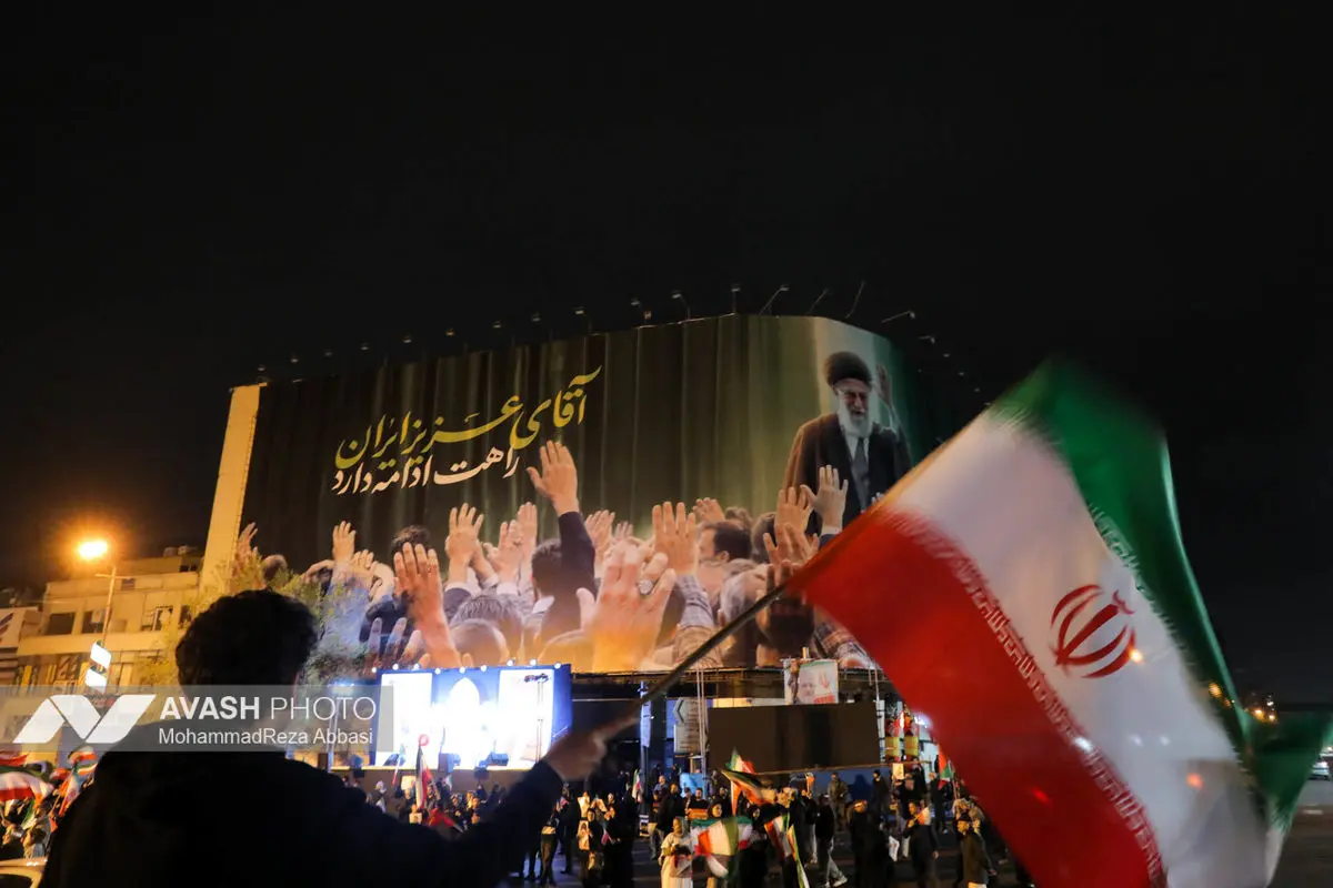 هفتمین شب تجمع مردم تهران در سوگ رهبر شهید