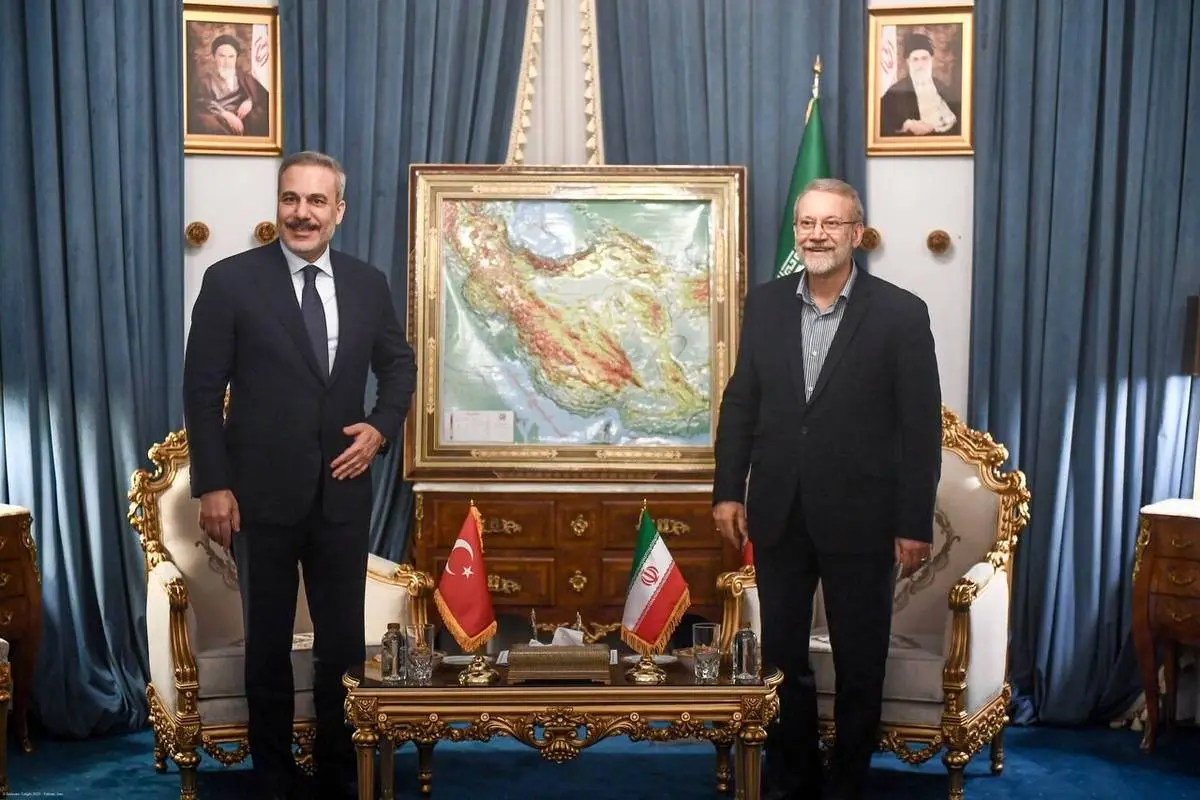 دیدار وزیر امور خارجه ترکیه با علی لاریجانی