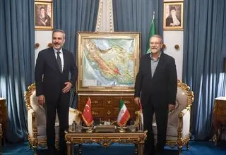 دیدار وزیر امور خارجه ترکیه با علی لاریجانی