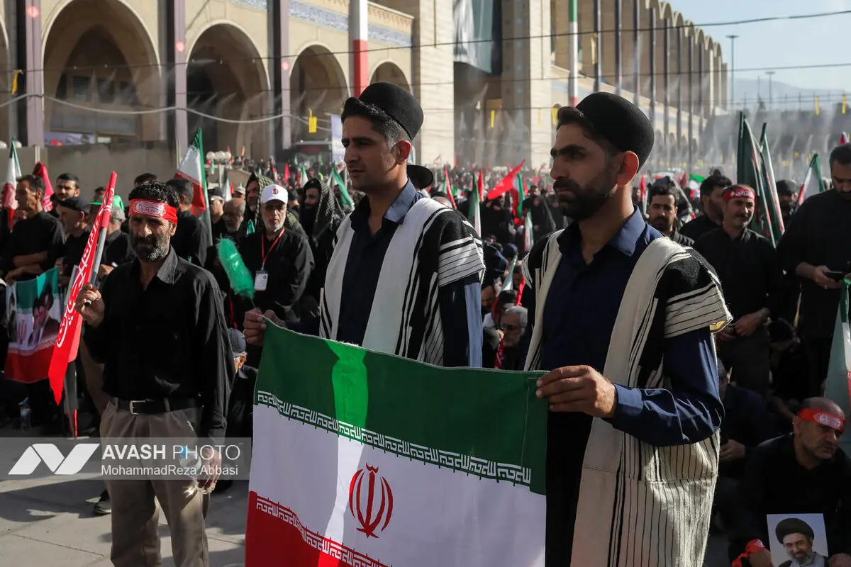 اقامه نماز بر پیکر رهبر شهید انقلاب در مصلای تهران