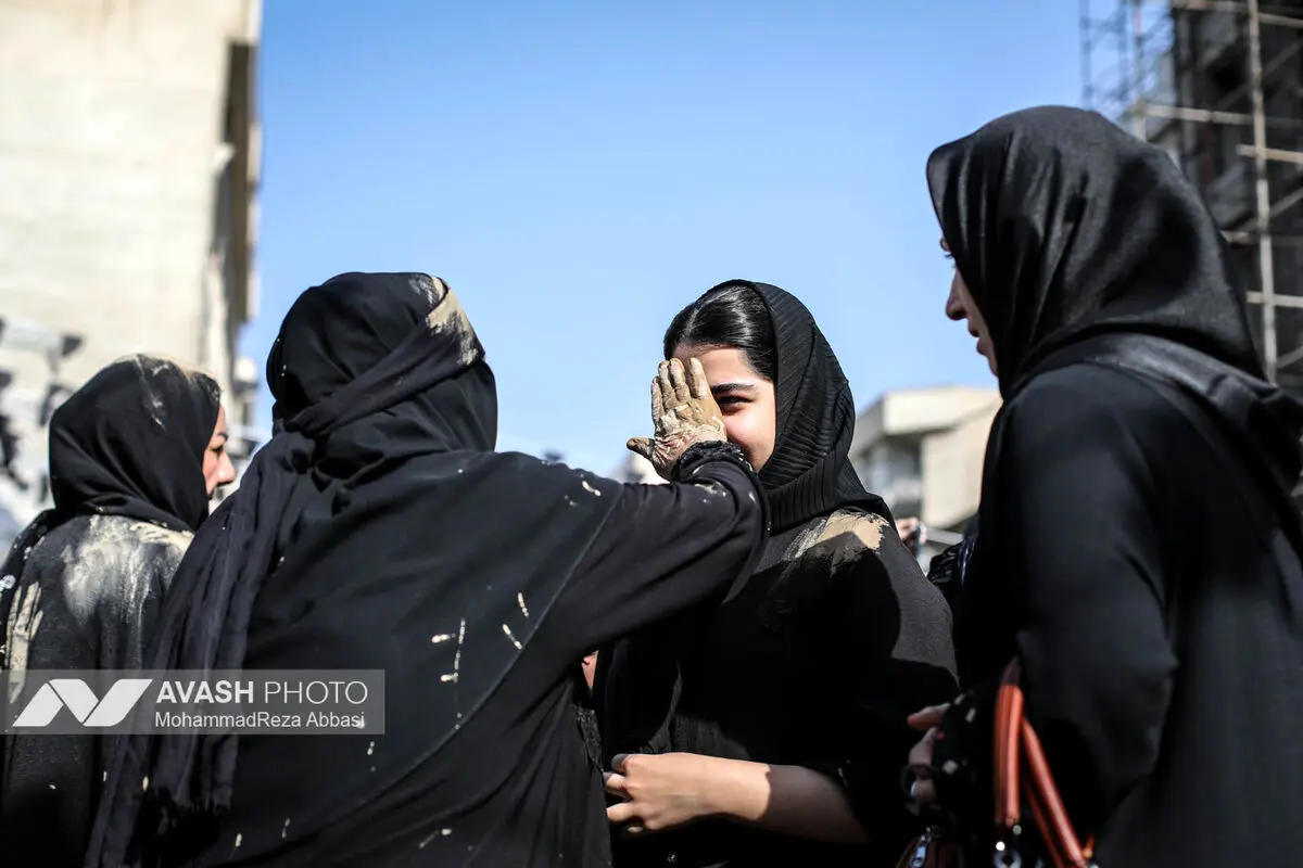 آئین سنتی گل مالی لرستانی های مقیم تهران در روز عاشورا