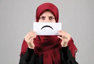 اگر این ۱۰ جمله را زیاد استفاده می‌کنید از زندگی خود راضی نیستید!