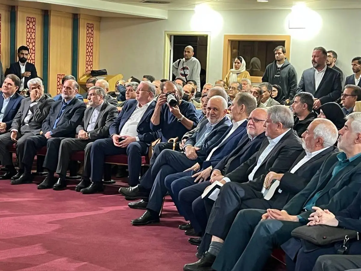 ظریف: جهانگیری سنگر اعتدال در دولت بود/ سرمایه ایران که همان مردم و مدیران هستند را پاس نداشتیم 