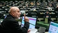 قالیباف: می‌توان حقوق‌ها را دو بار در سال افزایش داد