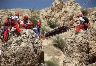 عملیات نفسگیر نجات زن باردار سقوط کرده از ارتفاع ۱۵۰ متری در کن