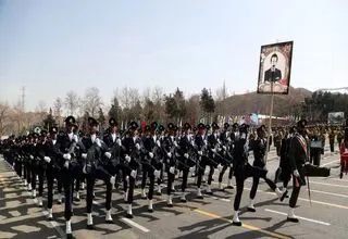 آیین اختتامیه دوره رزم مقدماتی هنرآموزان درجه‌داری ارتش برگزار شد