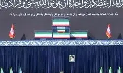 نمایی از پیکر رهبر شهید و خانواده ایشان در مصلی تهران