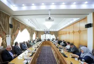 ابطحی: سفر پزشکیان به نیویورک باید مردم را از تعلیق خارج و زمینه مذاکره برابر با آمریکا را فراهم کند