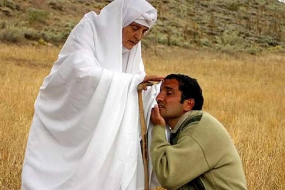 در زادروز گلاب آدینه فیلم  «وقتی همه خواب بودند» روی آنتن می‌رود