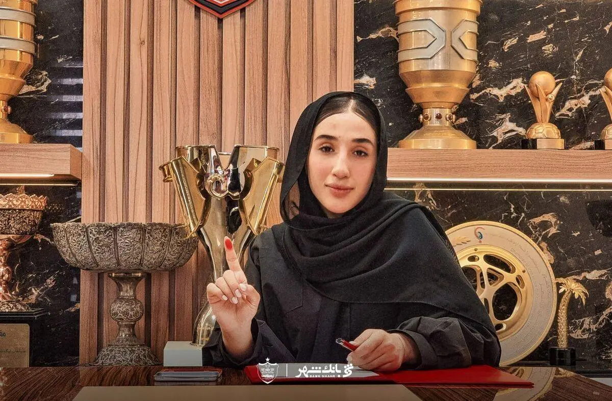 طیبی با پرسپولیس تمدید کرد