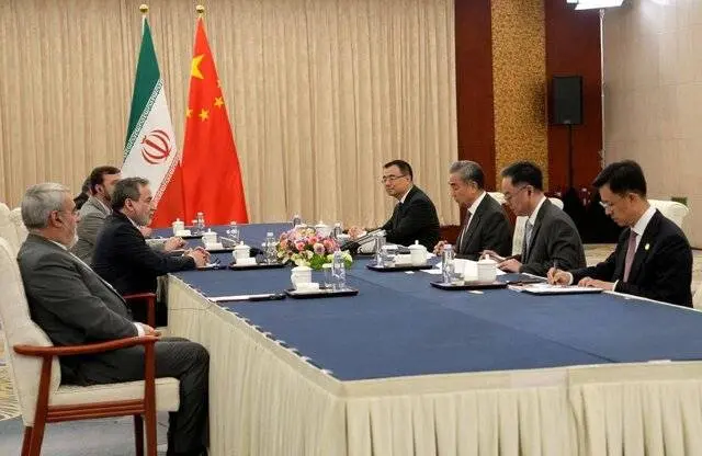 عراقچی در مورد پرونده هستهای ایران با وزیر امور خارجه چین گفتگو کرد