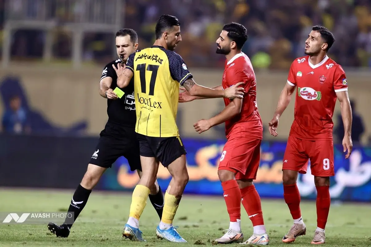 دیدار تیم های فوتبال سپاهان اصفهان و پرسپولیس تهران
