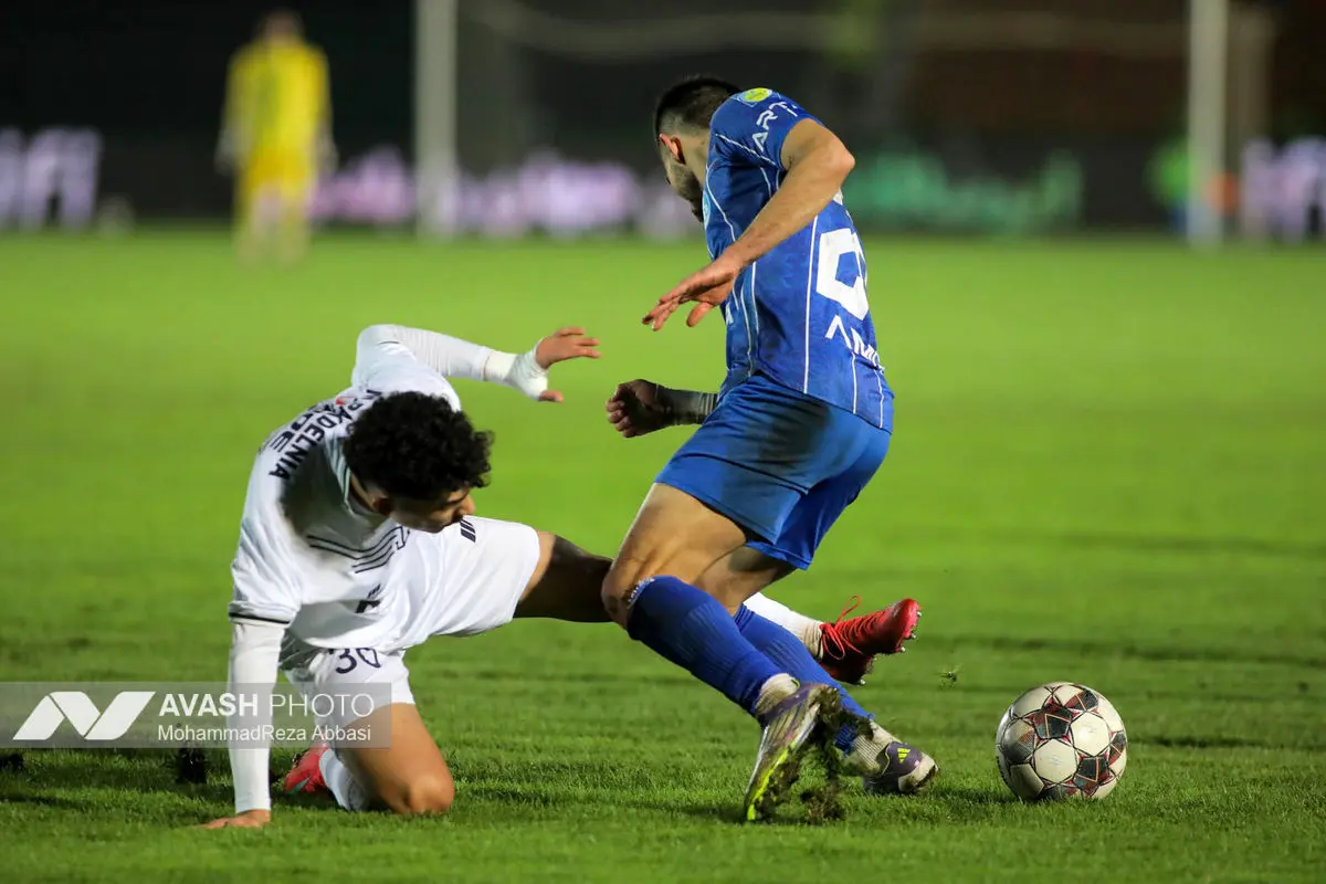 دیدار تیم های فوتبال استقلال تهران و ملوان بندر انزلی