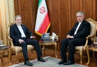 دیدار سفیر جمهوری اسلامی ایران در جمهوری آذربایجان با وزیر امور خارجه 